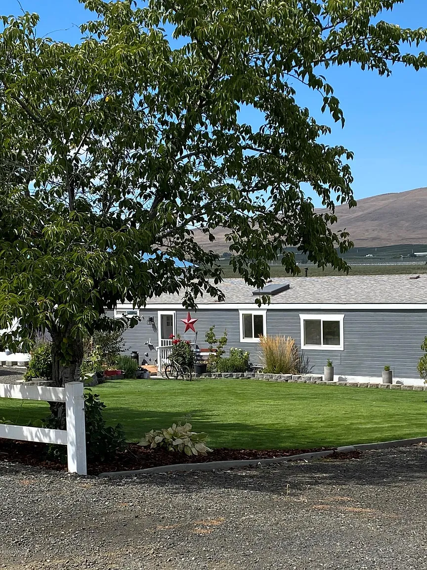 181 Jessica Ln photo 1