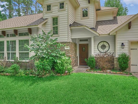 Instant curb appeal upon arriving.