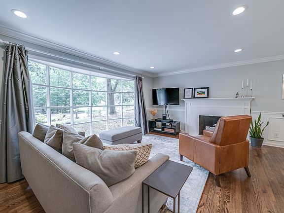 3rd image of 2316 Oriole Dr