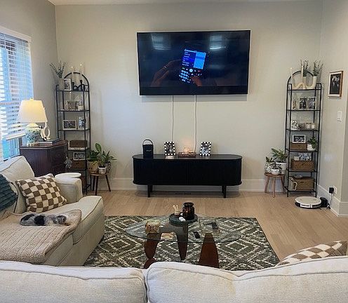 2nd image of 4000 Forest Ave #3