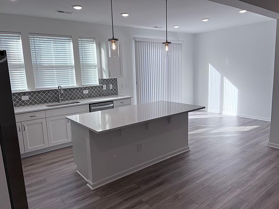 5th image of 187 Royal Star Way