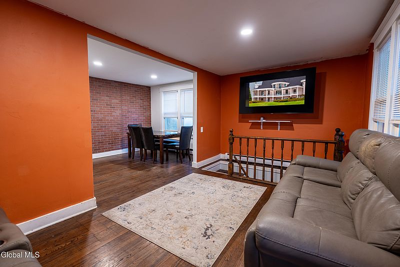 4th image of 29 Undine Street