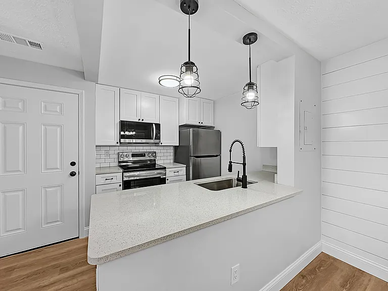 Springview Apartments — Photo 18