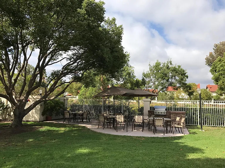 Bernardo heights community center: bbq picnic areas