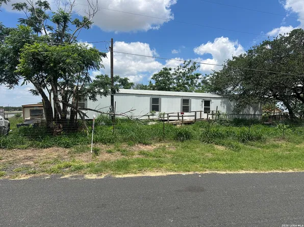 49 Sundown Ln, Poteet, TX 78065