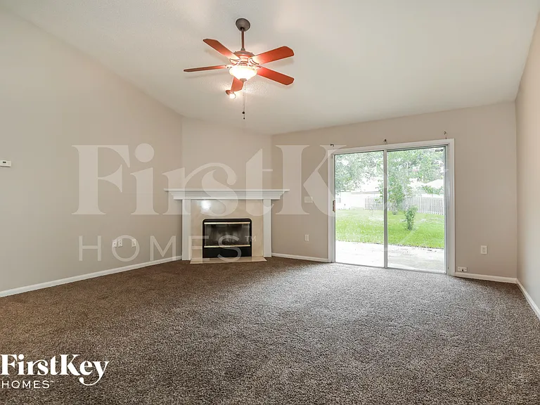 1220 Maclaren St — Photo 5