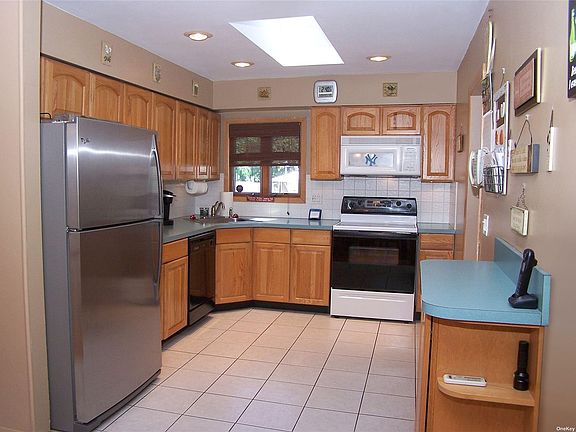 5th image of 15 Farner Ave