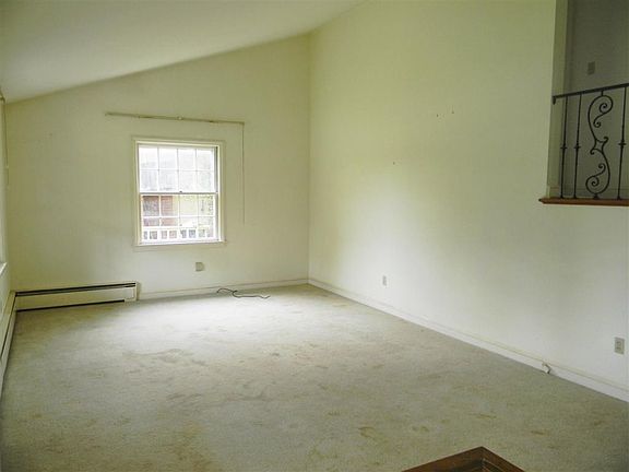 4th image of 1036 S Dogwood Dr