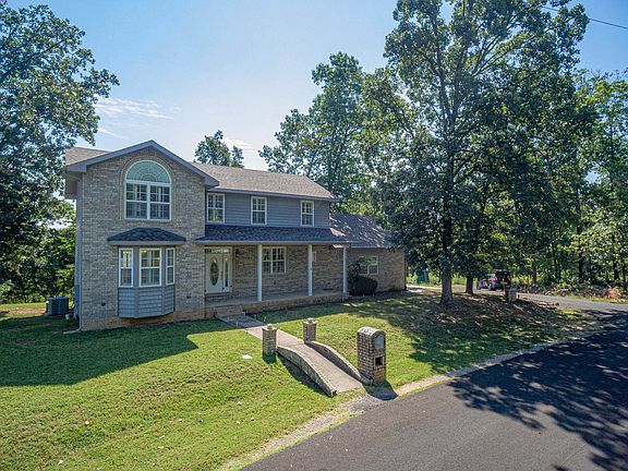 3rd image of 10 Monmouth Dr