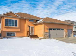 2209 S Macey Ave, Sioux Falls, SD 57106