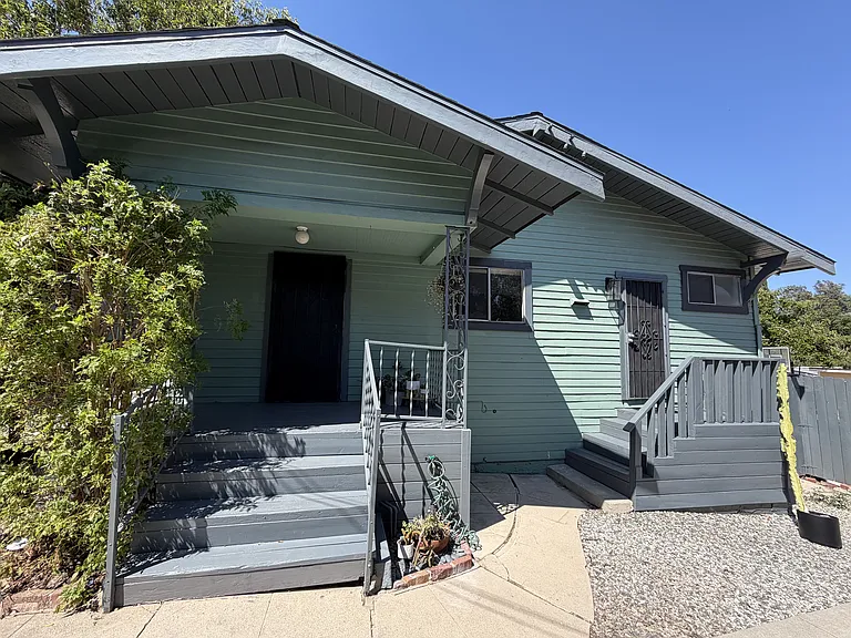 1610 Mohawk St — Photo 1