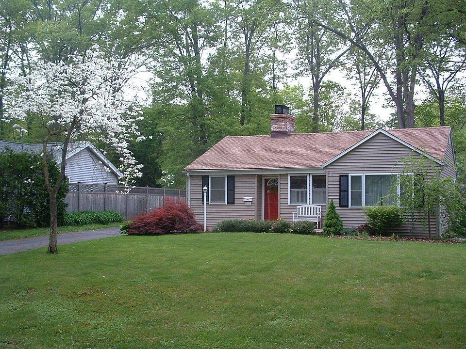 2nd image of 266 Westpoint Ter