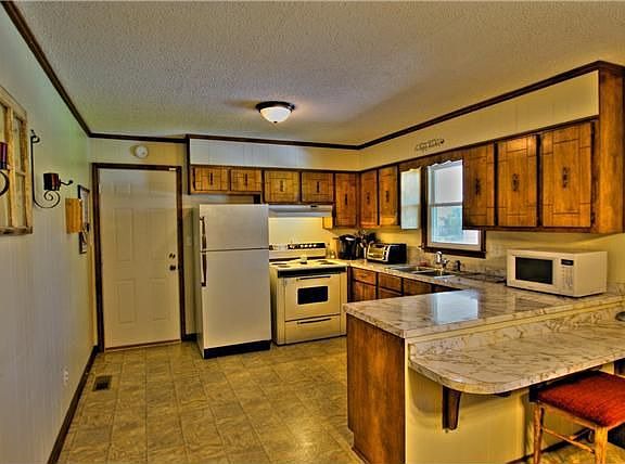 5th image of 301 Riverview Dr