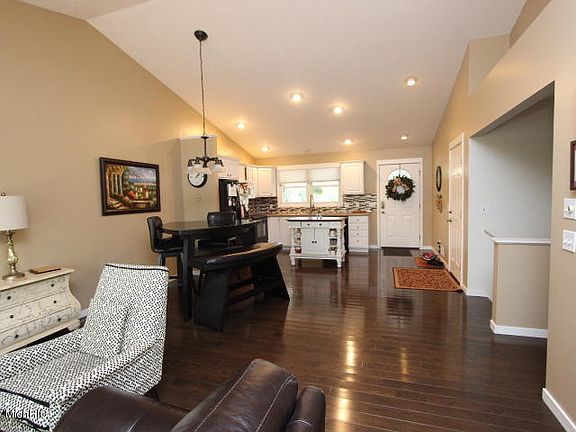 5th image of 473 Melrose Dr