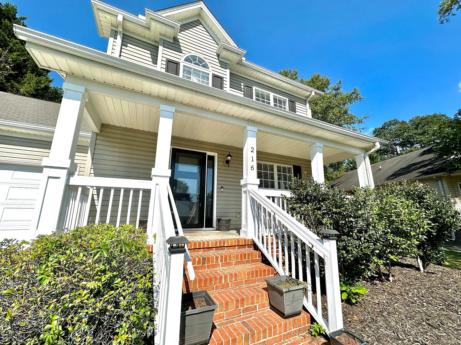 3 bed, 2.5 bath, 1548 sqft, $2,595 — Photo 4