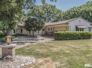 37 Riverview Park Dr, Bettendorf, IA 52722