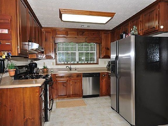 5th image of 190 London Ln