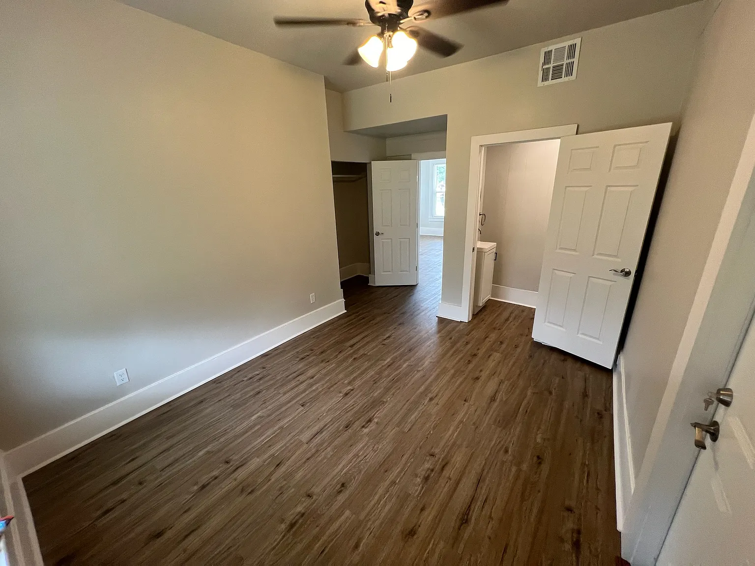 3 bed, 1.5 bath, 1100 sqft, $1,075 — Photo 4
