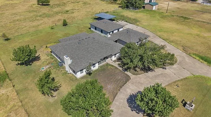 16 Brenda Ln