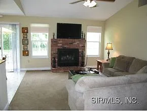 2324 Holiday Ln photo 1