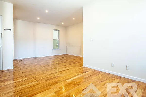 Rented by EXR | media 18