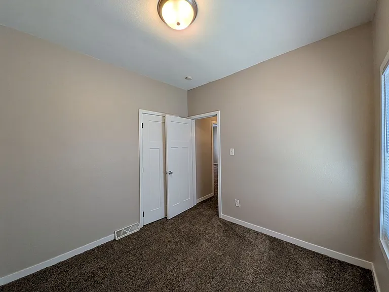 2120 Capitol Ave — Photo 23