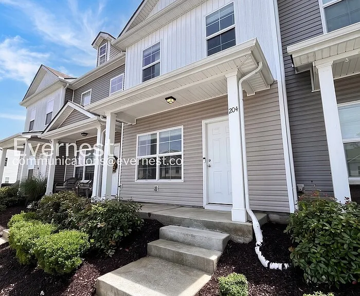 204 Tara Ct — Photo 3