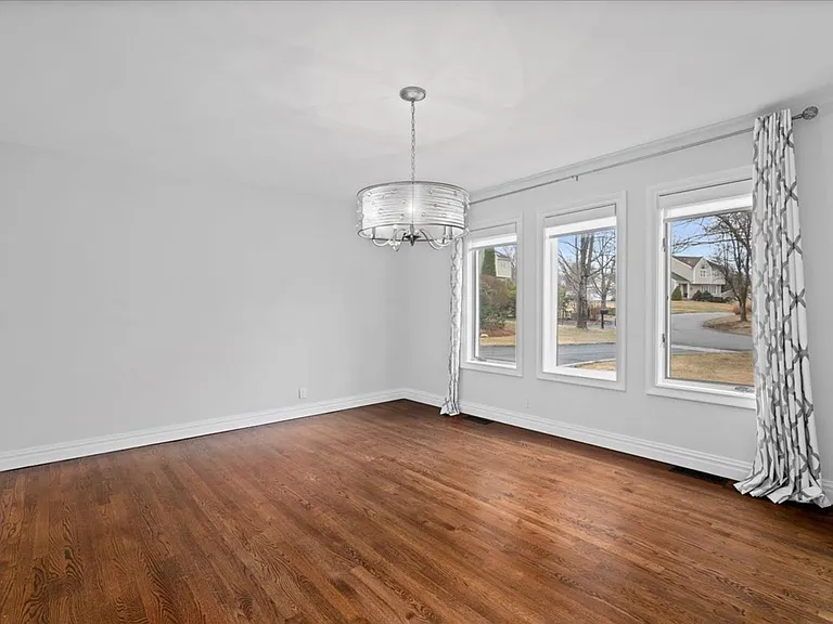 745 Iris Ct — Photo 14