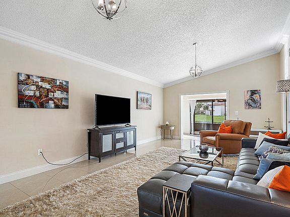 5th image of 1553 Ferngran Ave