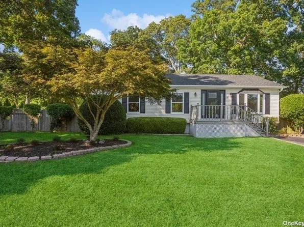 17 Pennant Drive, Mastic Beach, NY 11951