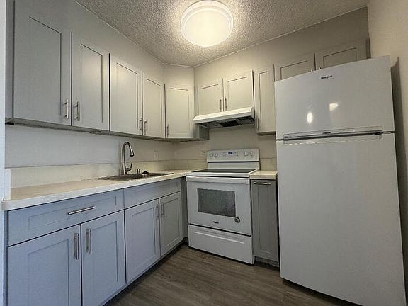 3rd image of 1125 Young St