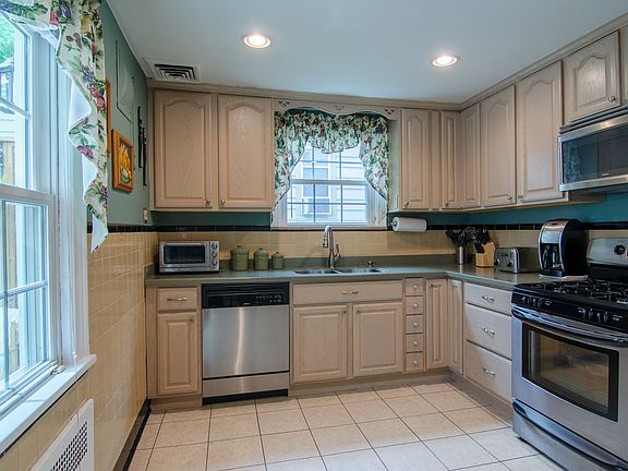3rd image of 214 W South Orange Ave