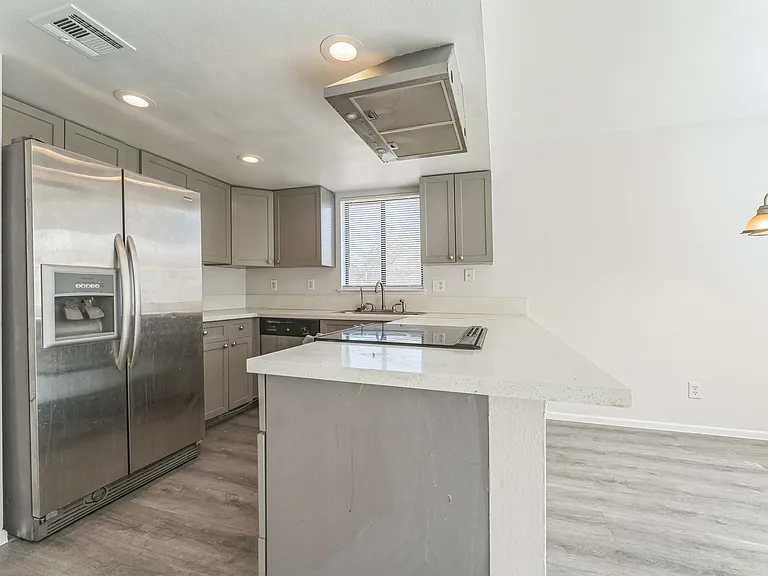1228 Mews Ln — Photo 2