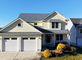 17 Carousel Ter, Dartmouth, MA 02747