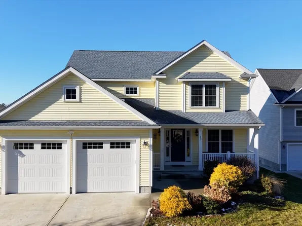 17 Carousel Ter, Dartmouth, MA 02747