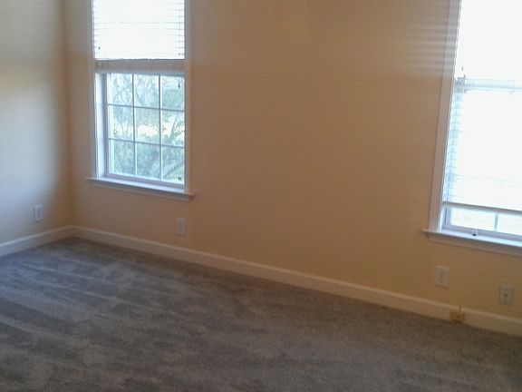 4th image of 34 Hawick Dr