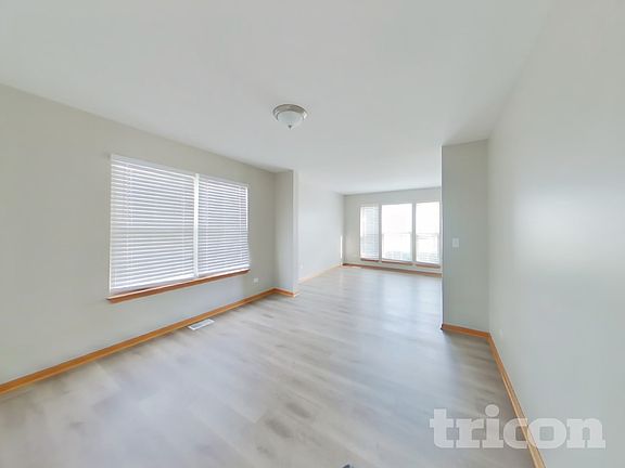 2nd image of 137 Wedgeport Cir