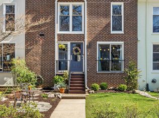 1642 Wainwright Dr, Reston, VA 20190