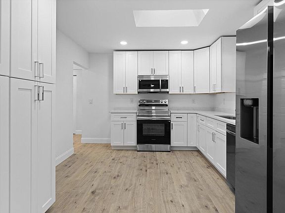 2nd image of 1626 SE Clearmont Street
