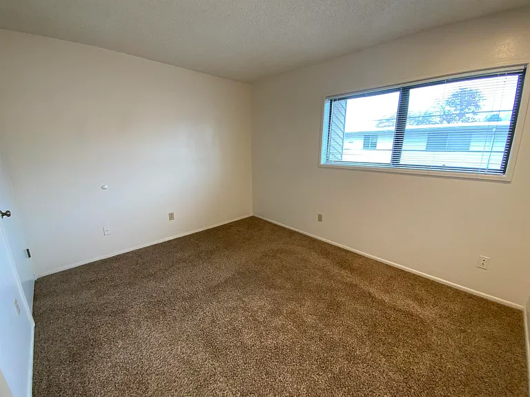 Evergreen Terrace North — Photo 9
