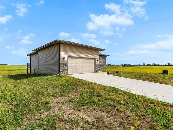 2nd image of 155 Paradise Blvd