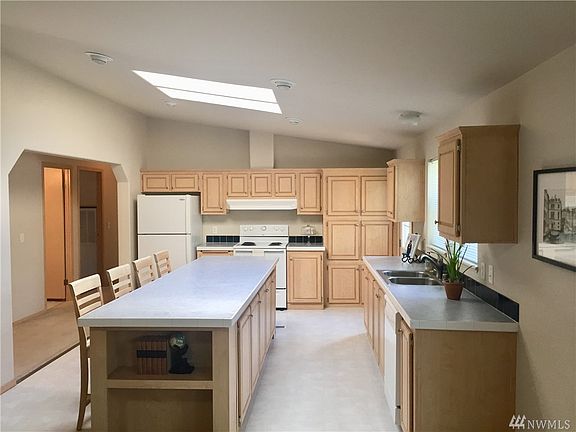 5th image of 6902 87th St NW