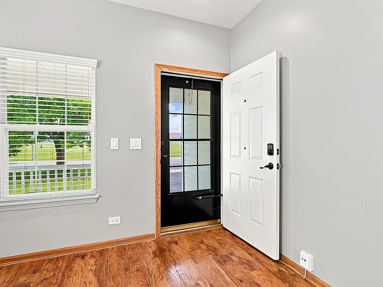 2554 Warm Springs Ln — Photo 3