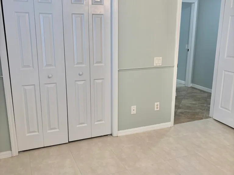 1405 Trafalgar Pkwy — Photo 57
