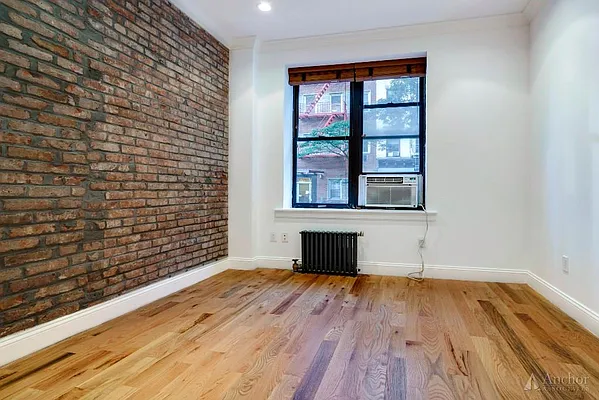 Rented by Anchor Associates | media 33