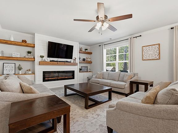 4th image of 1505 Silver Grass Ct.