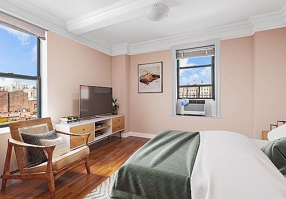 5th image of 23 W 73rd St #908
