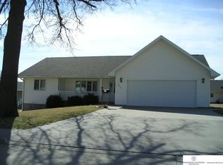 637 W 8th St, Wahoo, NE 68066