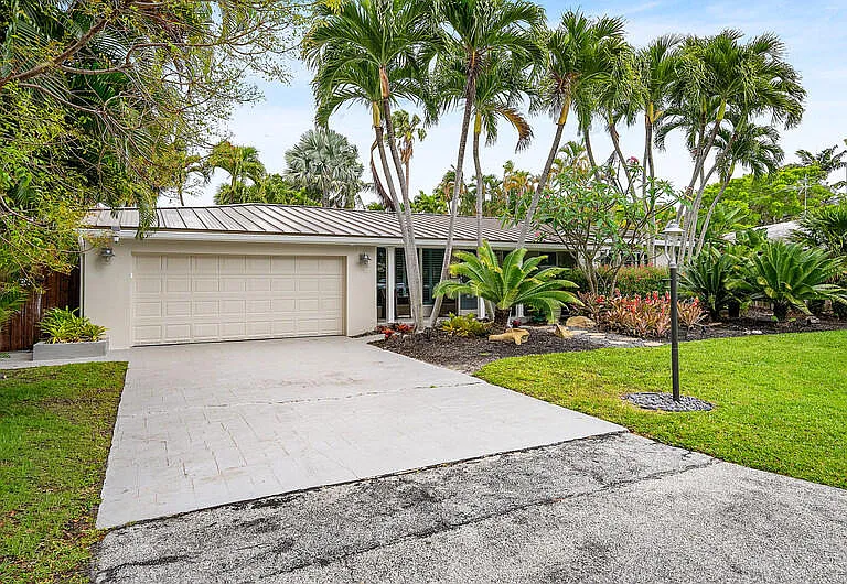 1733 Coral Gardens Dr — Photo 15