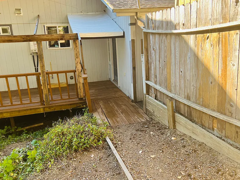 25098 Sherwood Rd — Photo 2